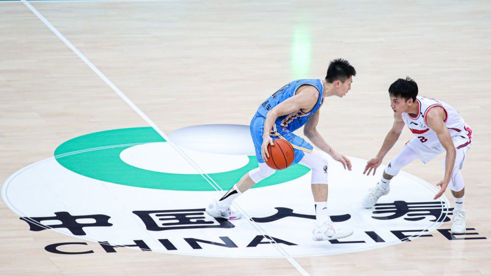 贝林厄姆在皇马纪录片《Universo Real Madrid: United Kingdom》的采访中表示，想为俱乐部的伟大历史添砖加瓦。